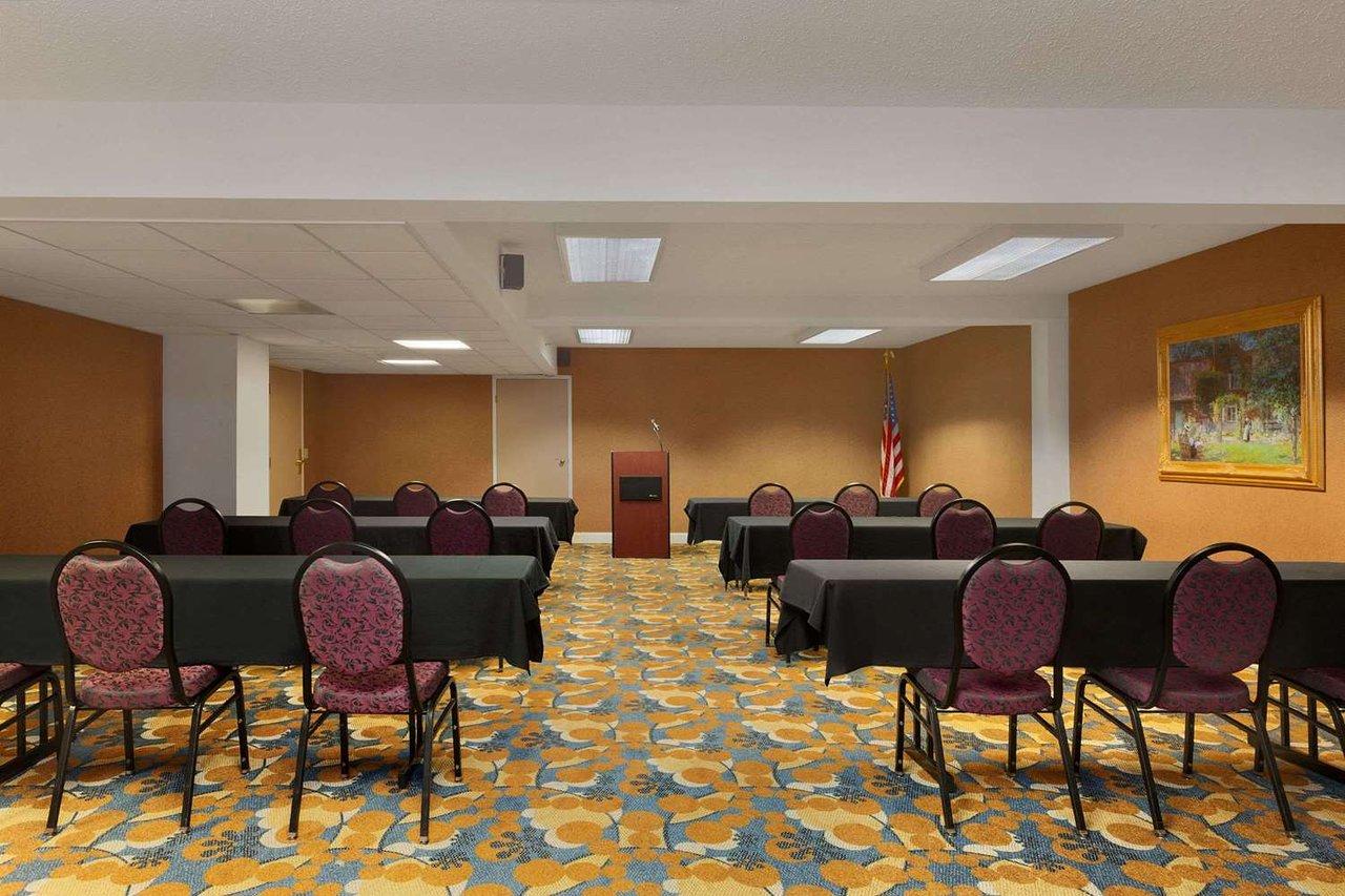 Baymont By Wyndham Latham Albany Airport Otel Dış mekan fotoğraf